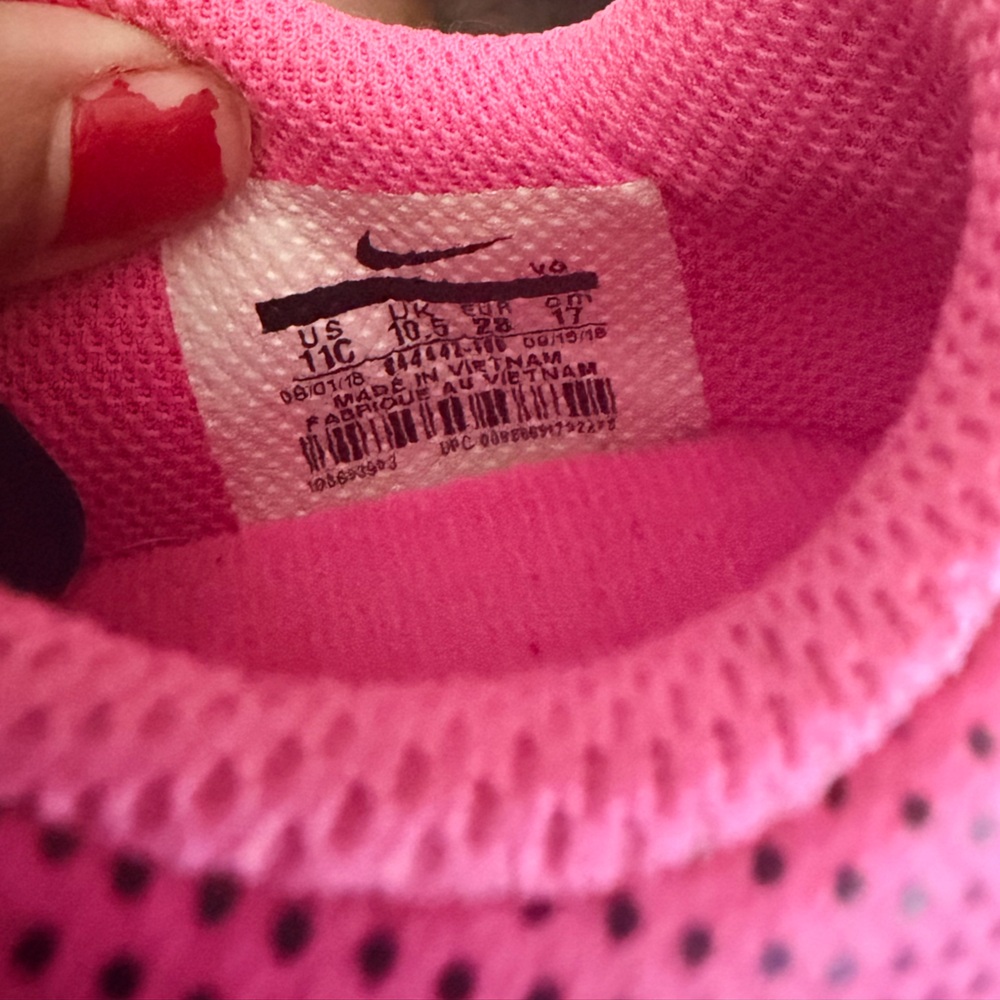 Nike Kids Sneakers in Pink and Black - Picture 6 of 6